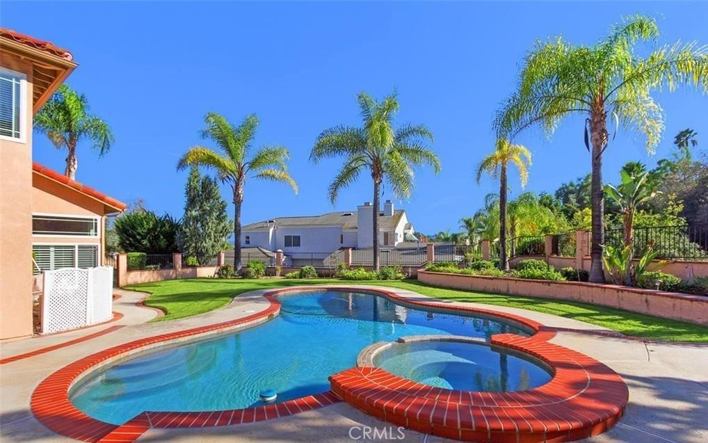 915 N Plantation Lane
