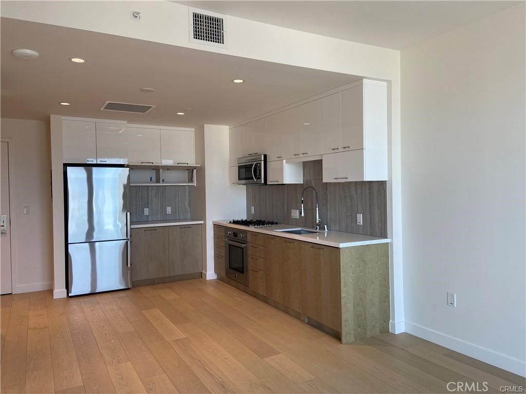400 S Broadway 2504