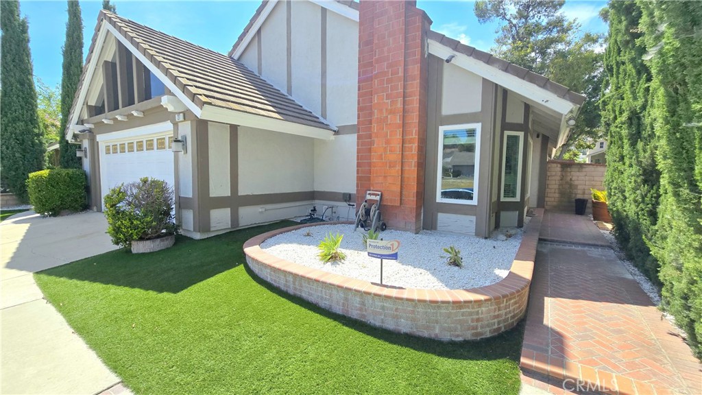 27 Knollview Drive