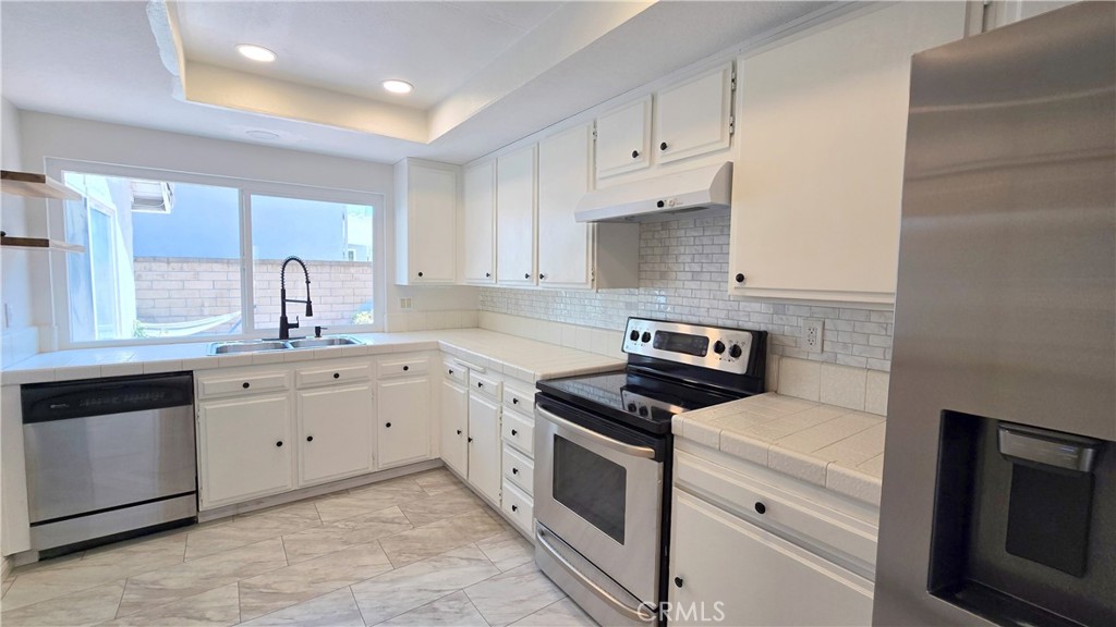 27 Knollview Drive