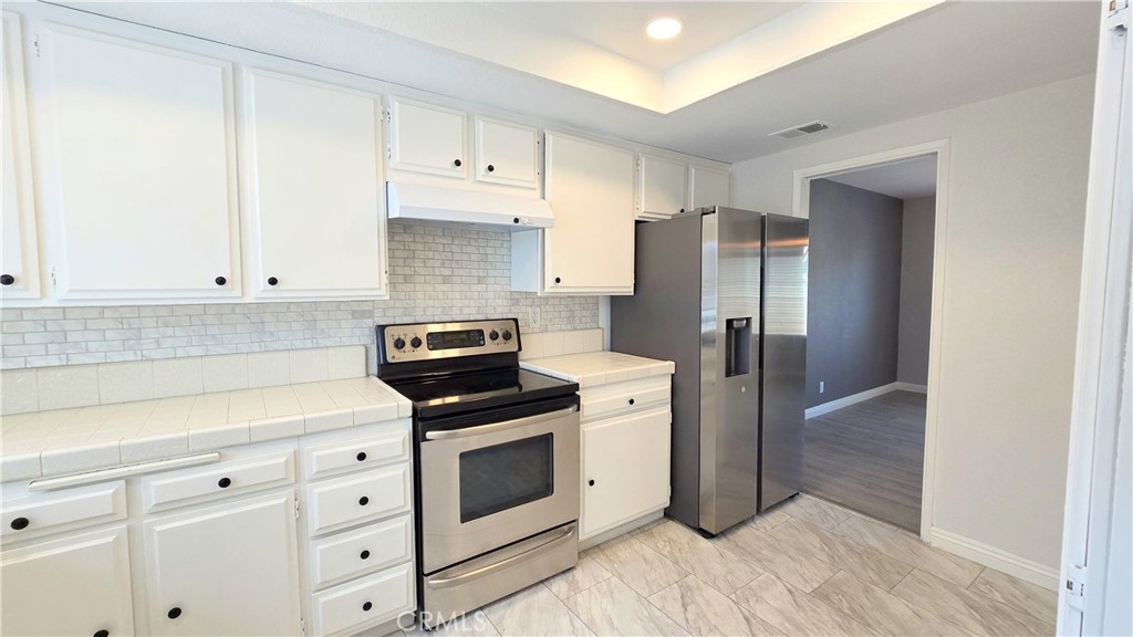 27 Knollview Drive