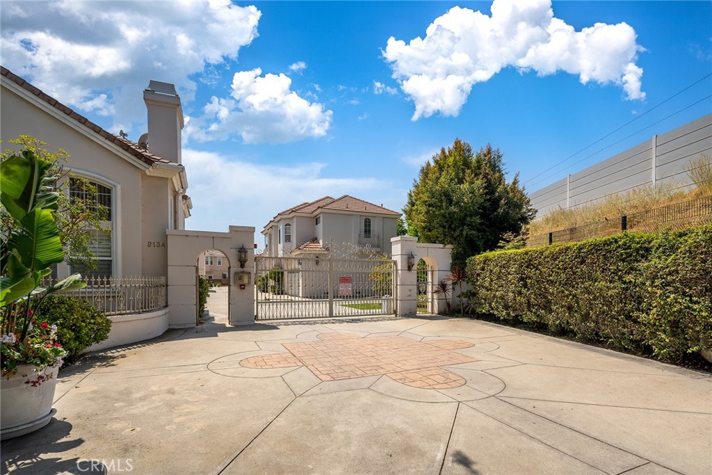 211 S 5th Avenue