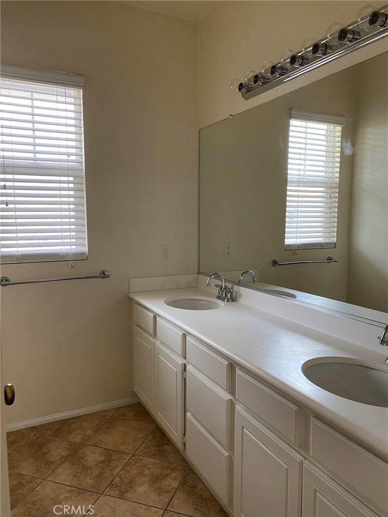 15901 Begonia Avenue