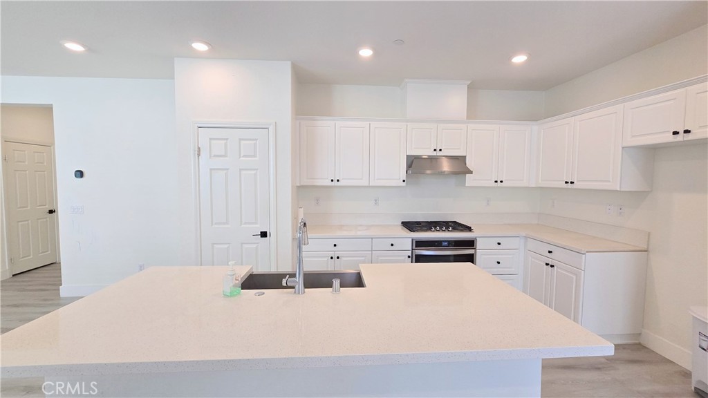 1668 Poplar Place