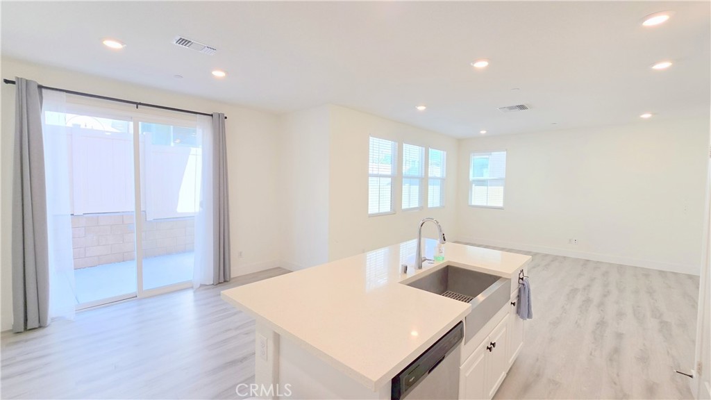 1668 Poplar Place
