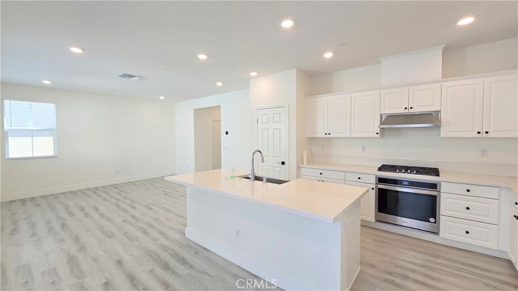 1668 Poplar Place