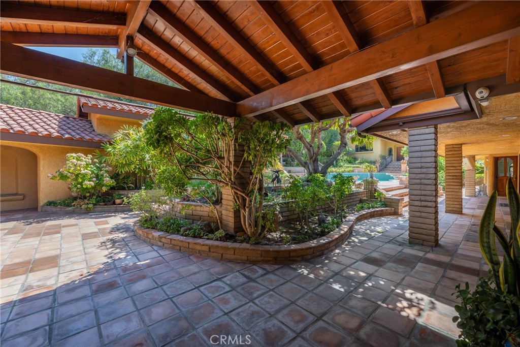 5206 E Crescent Drive