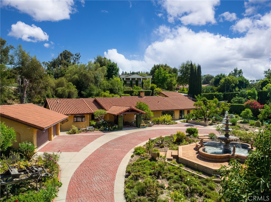 5206 E Crescent Drive