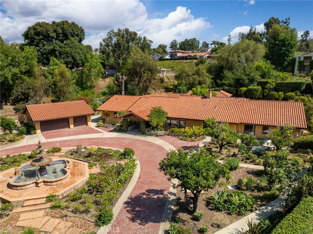 5206 E Crescent Drive