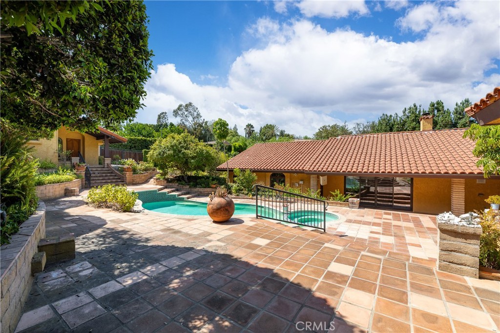 5206 E Crescent Drive