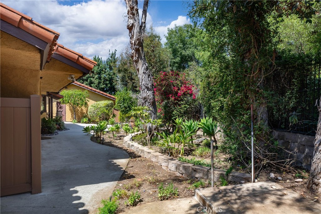 5206 E Crescent Drive