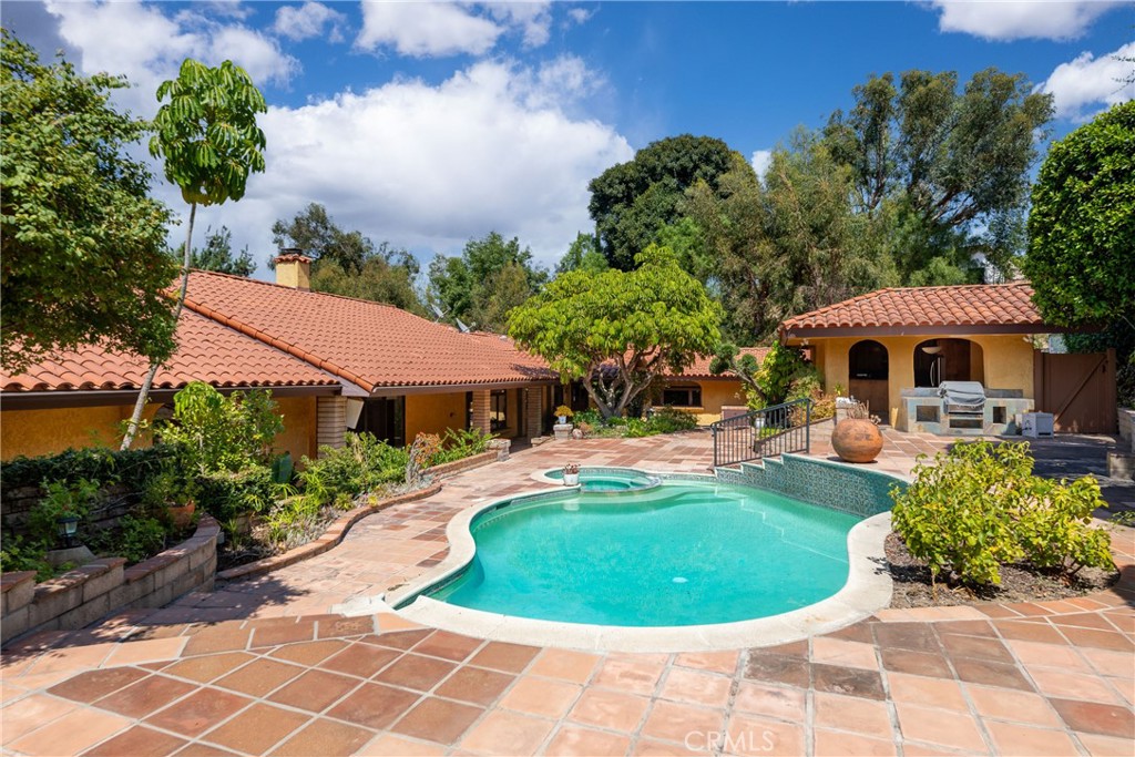 5206 E Crescent Drive
