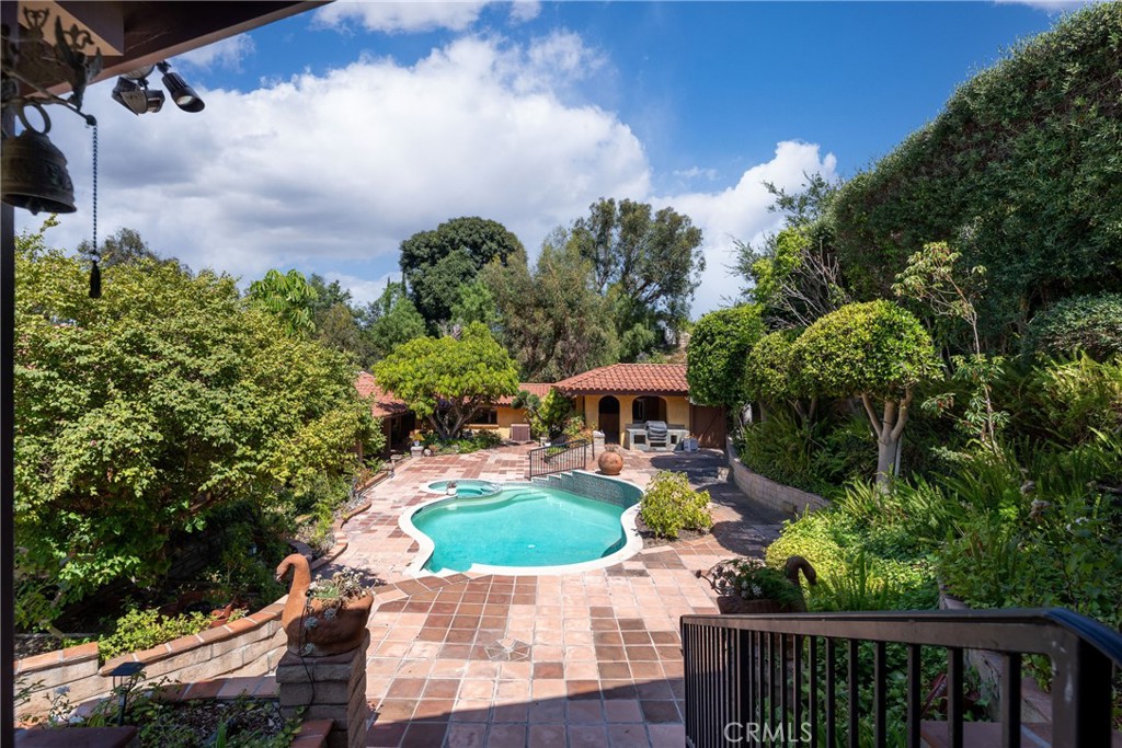 5206 E Crescent Drive