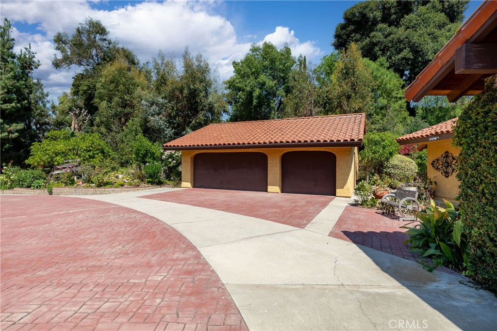 5206 E Crescent Drive