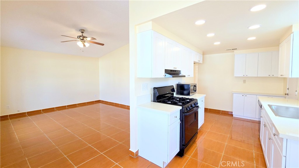 27295 El Cajon Lane