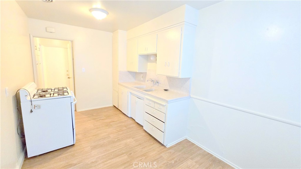 320 N Beverly Court B