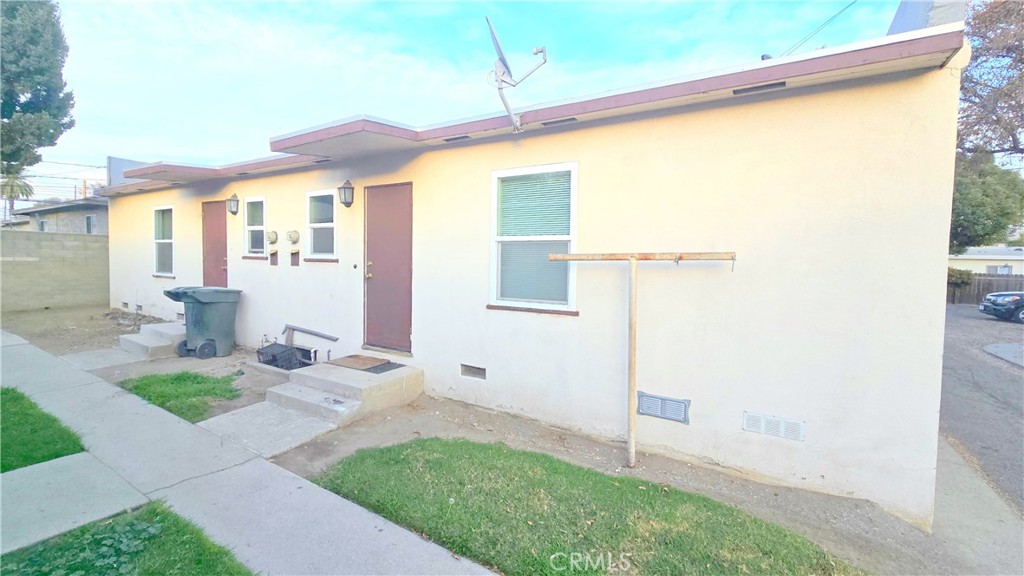 320 N Beverly Court B