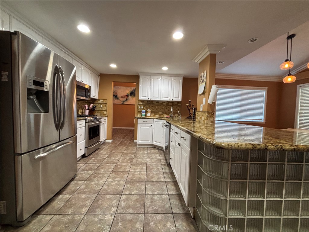 668 Rainbow Place