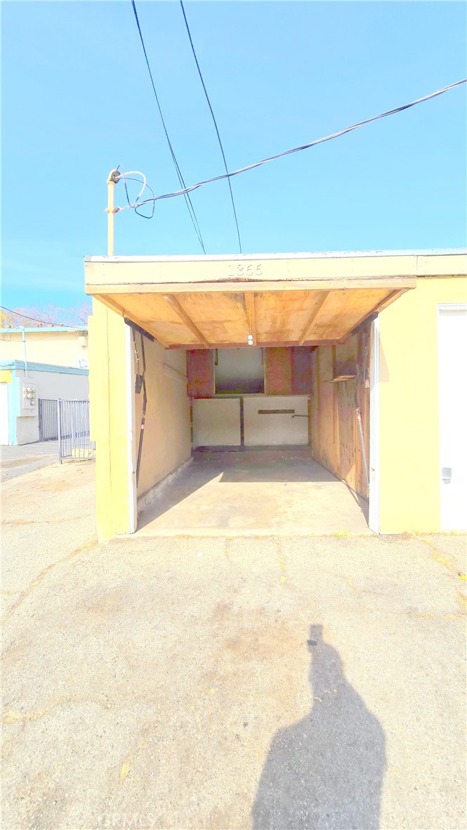 1366 W Arrow A
