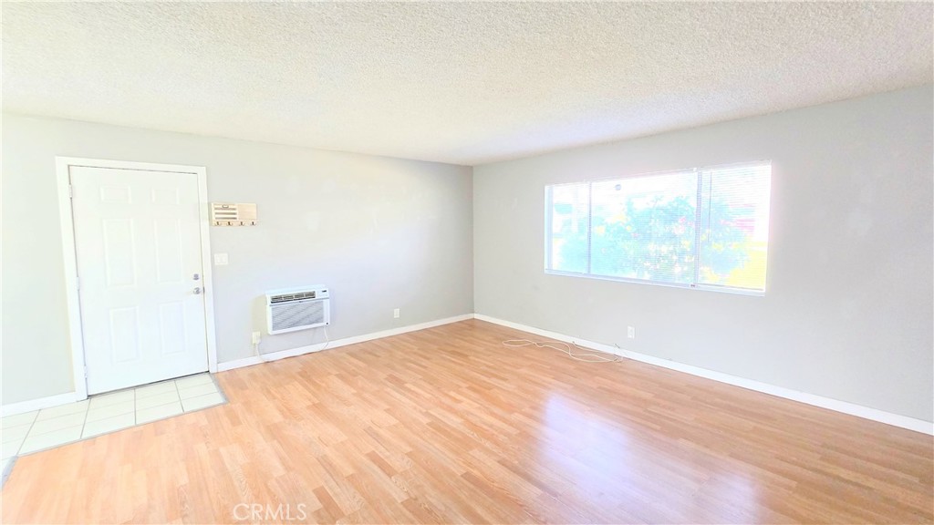 1366 W Arrow A