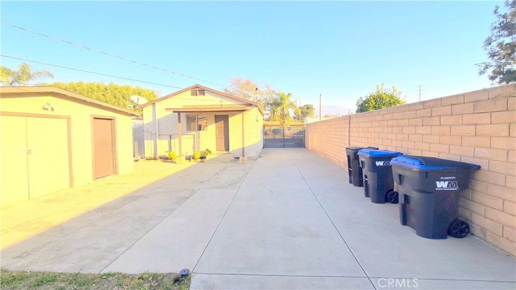 2126 Walnut St.