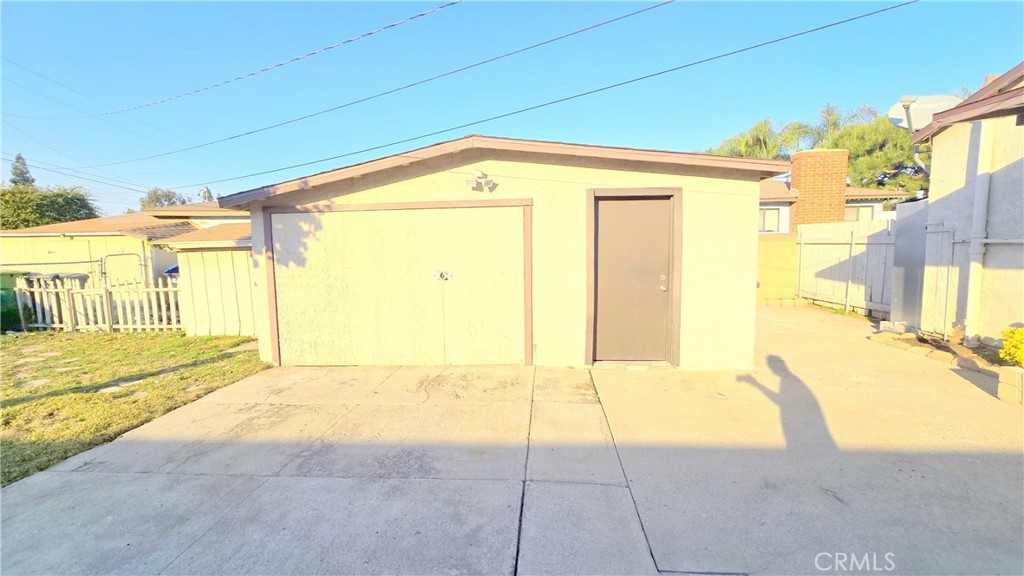 2126 Walnut St.