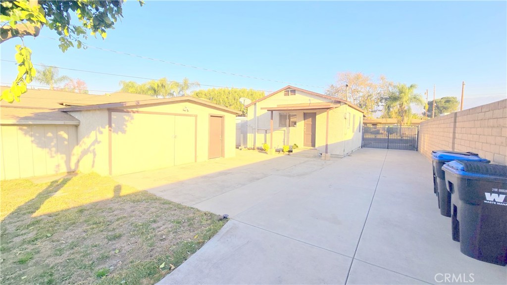 2126 Walnut St.