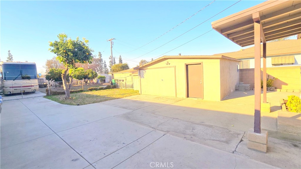 2126 Walnut St.