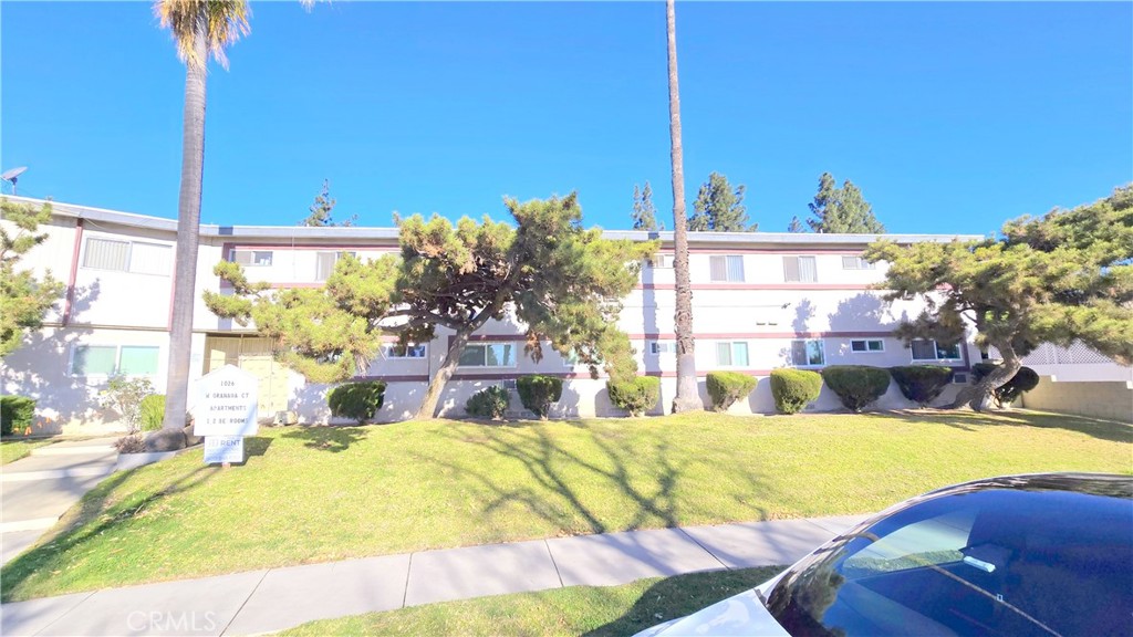 1026 W Granada Court 3