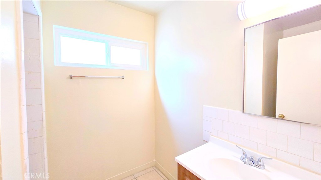 1026 W Granada Court 3