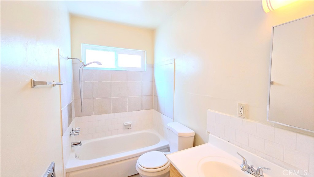 1026 W Granada Court 3