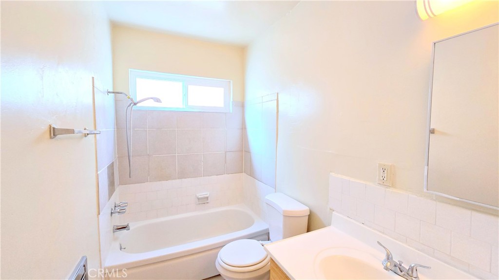 1026 W Granada Court 3