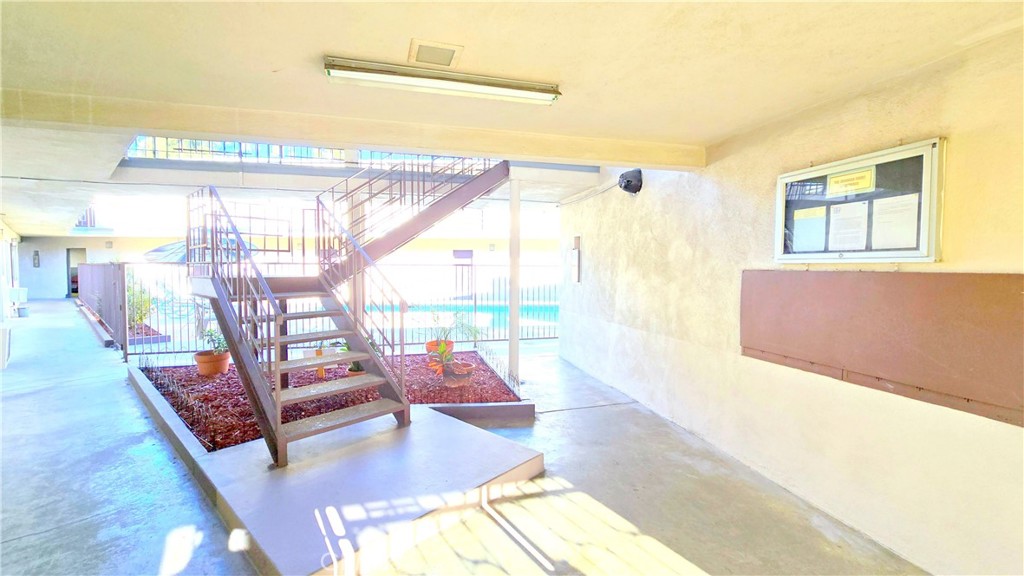 1026 W Granada Court 3