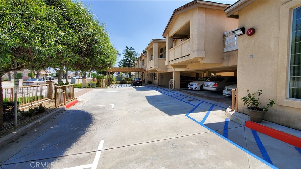 6121 Riverside Drive