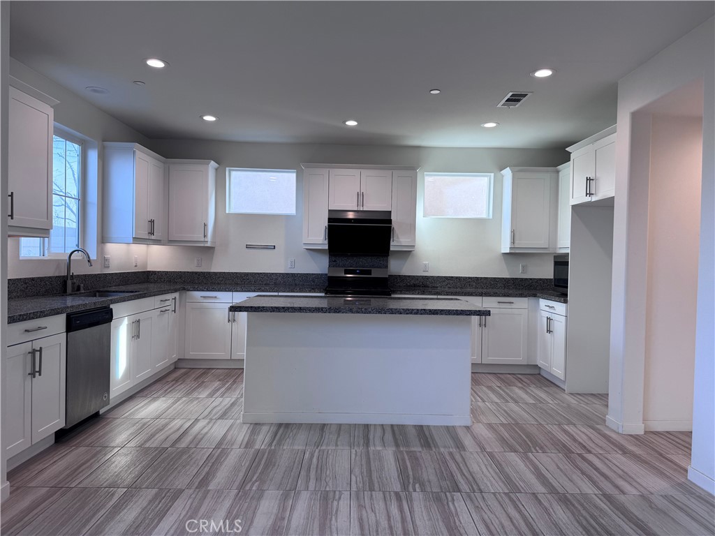 13817 Farmhouse Avenue