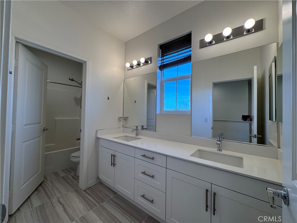 13817 Farmhouse Avenue