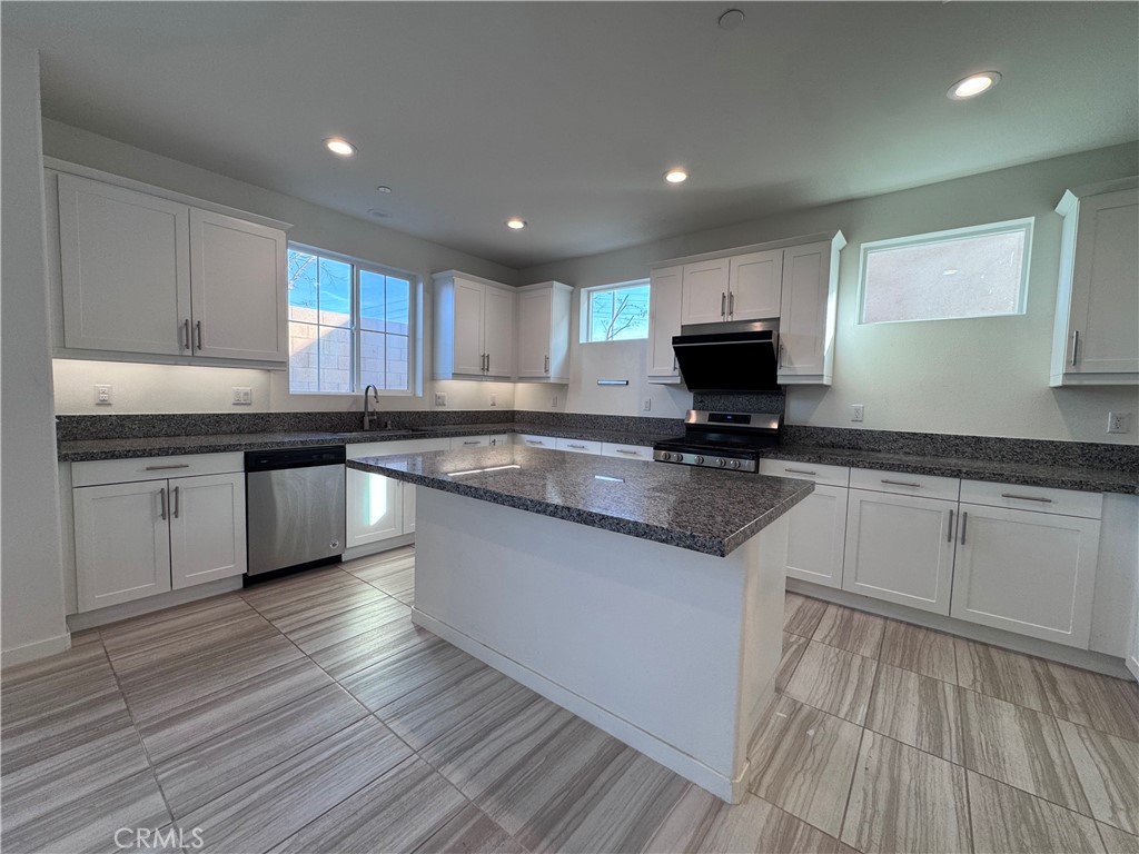 13817 Farmhouse Avenue