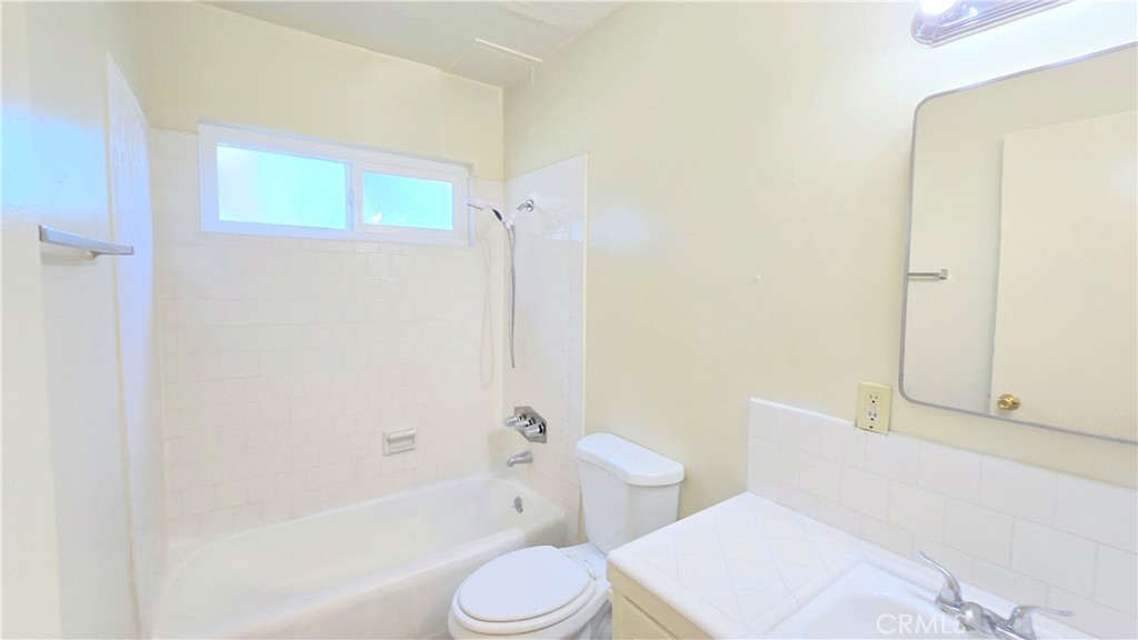 1026 W Granada Court 4