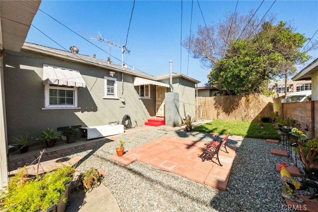 5824 Heliotrope Avenue