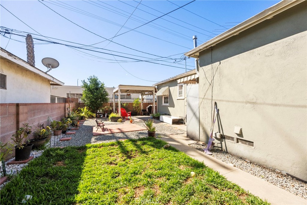 5824 Heliotrope Avenue