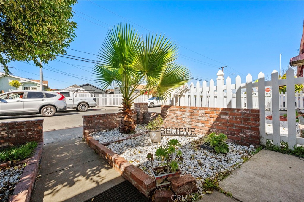 5824 Heliotrope Avenue