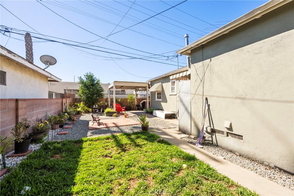 5824 Heliotrope Avenue