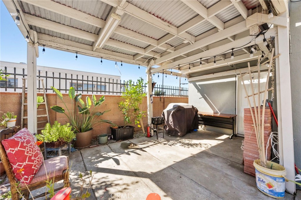 5824 Heliotrope Avenue