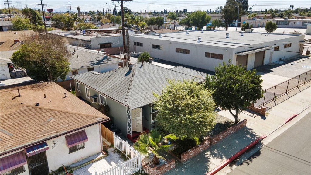 5824 Heliotrope Avenue