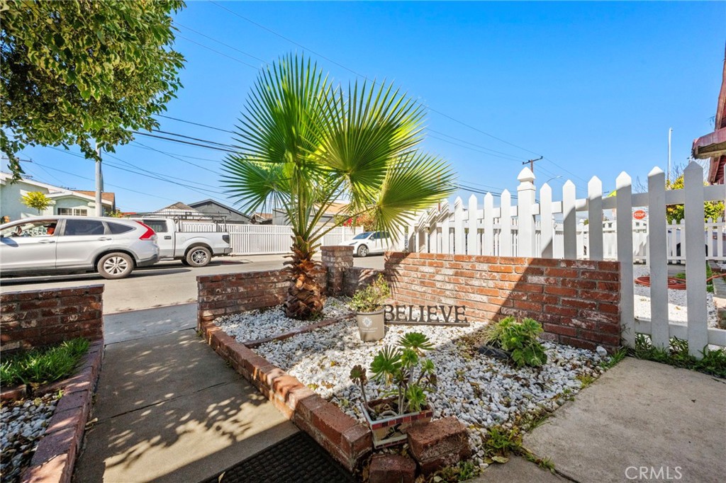 5824 Heliotrope Avenue