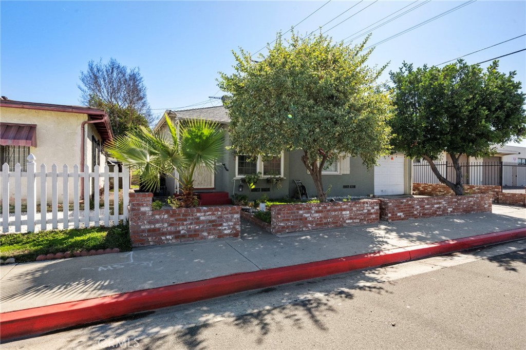 5824 Heliotrope Avenue