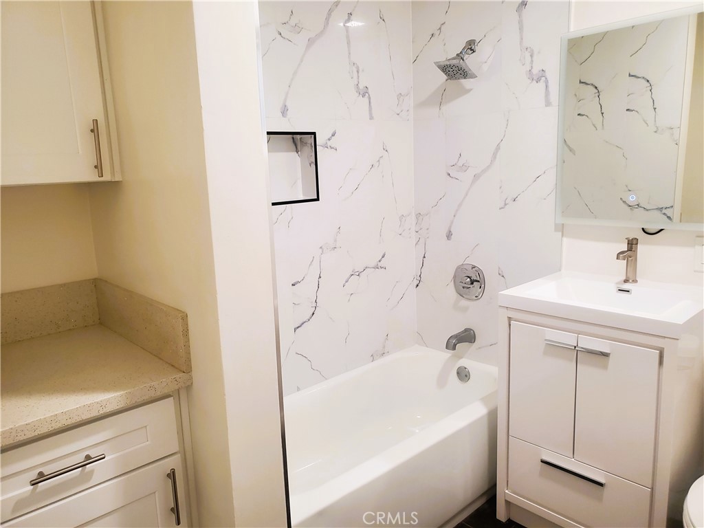 2313 E Santa Fe