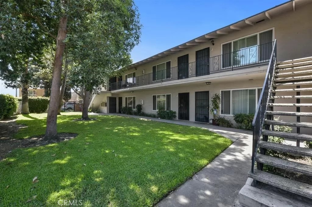 2313 E Santa Fe