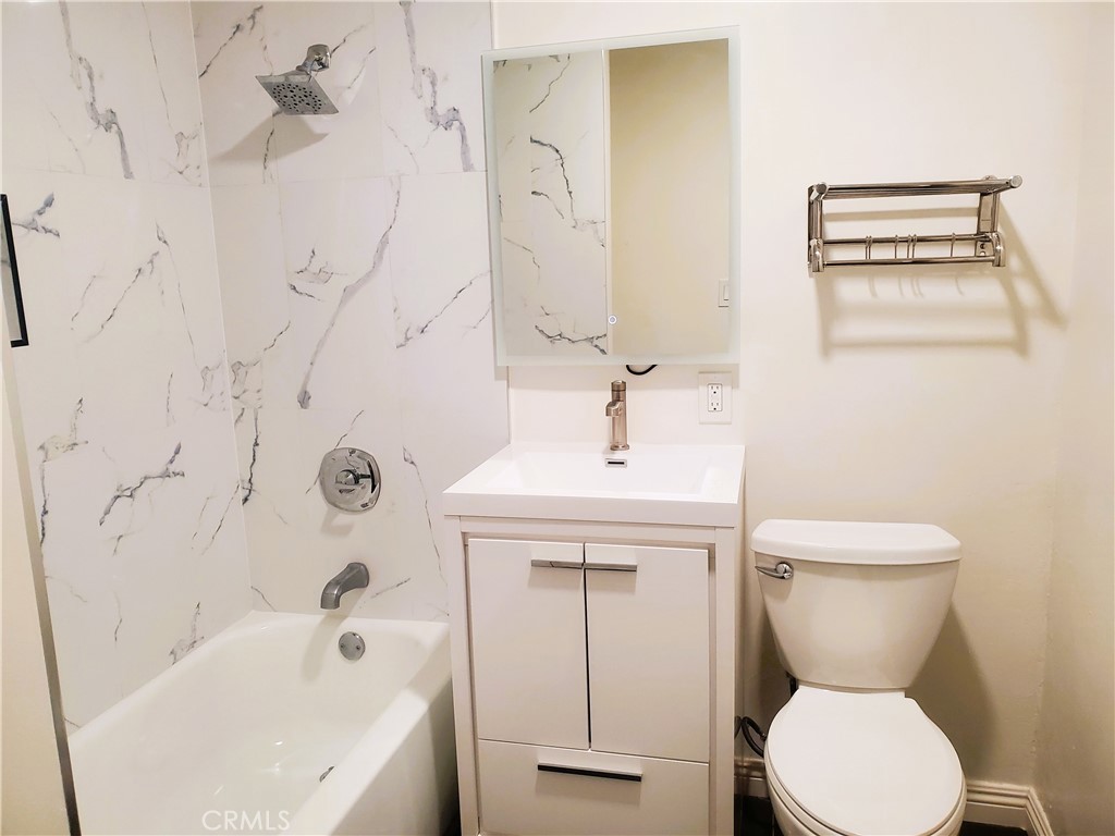 2313 E Santa Fe