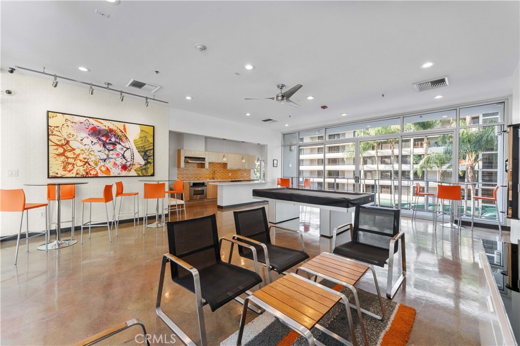 645 W 9th Street 318